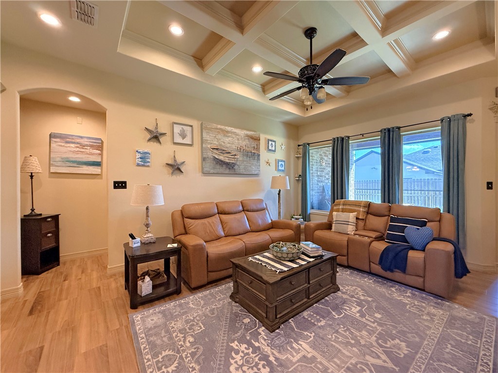 102 Chiman Dr Property Photo 3