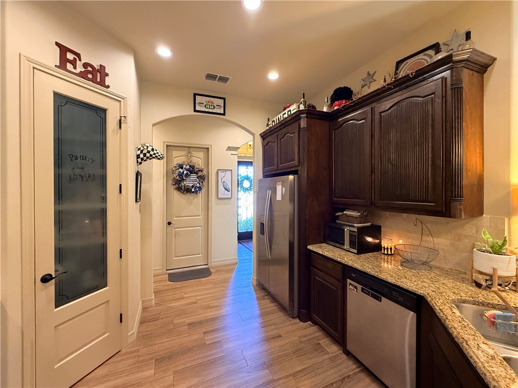 102 Chiman Dr Property Photo 5