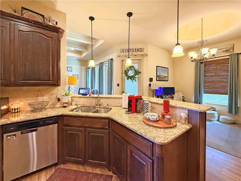 102 Chiman Dr Property Photo 7