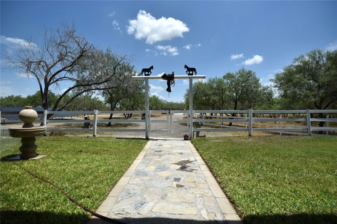 2325 E Highway 285 Property Photo 10