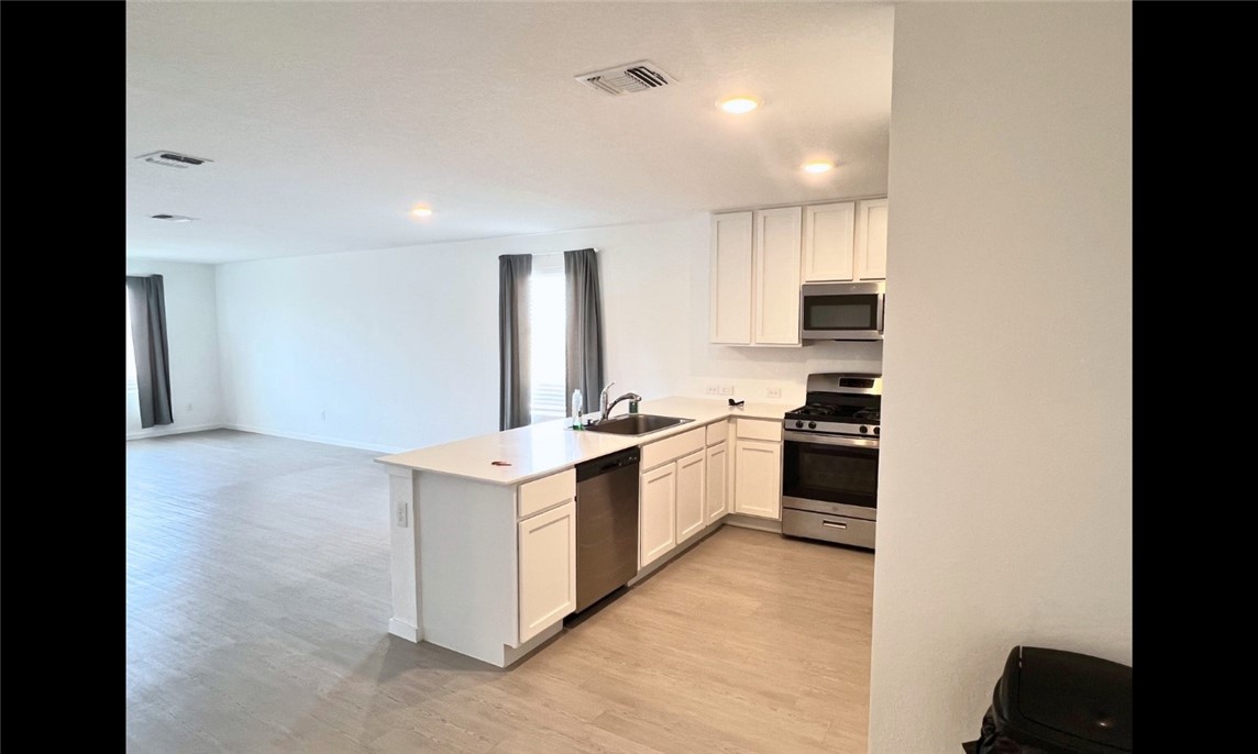 2801 Martell St Property Photo 18