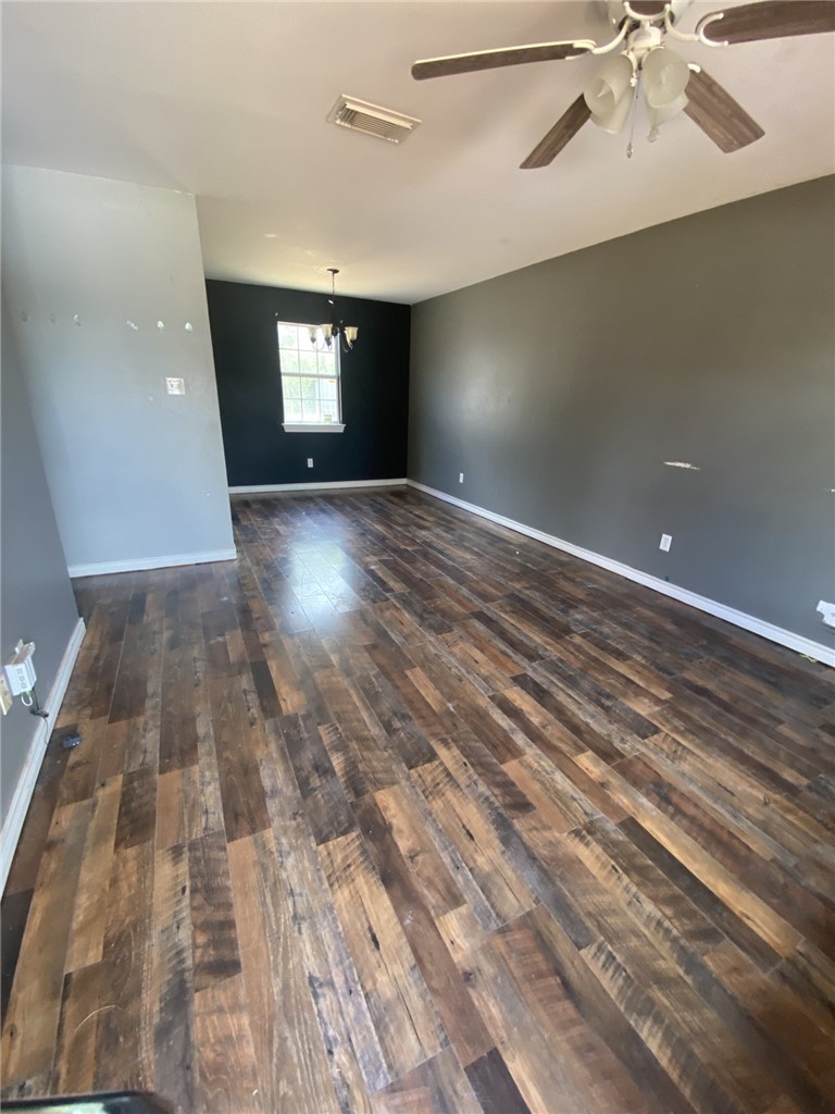 909 Range St Property Photo 3