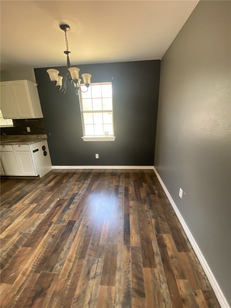 909 Range St Property Photo 6