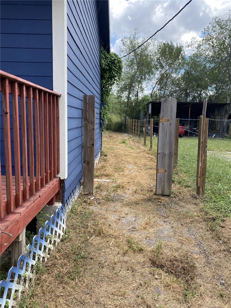 909 Range St Property Photo 14