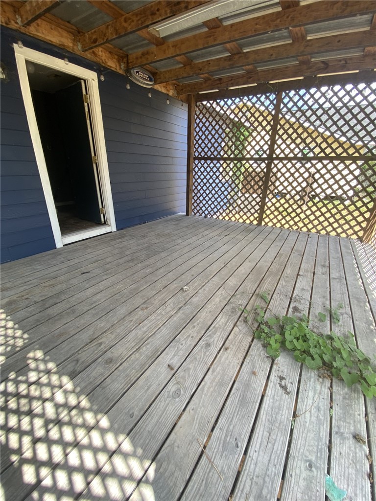 909 Range St Property Photo 15