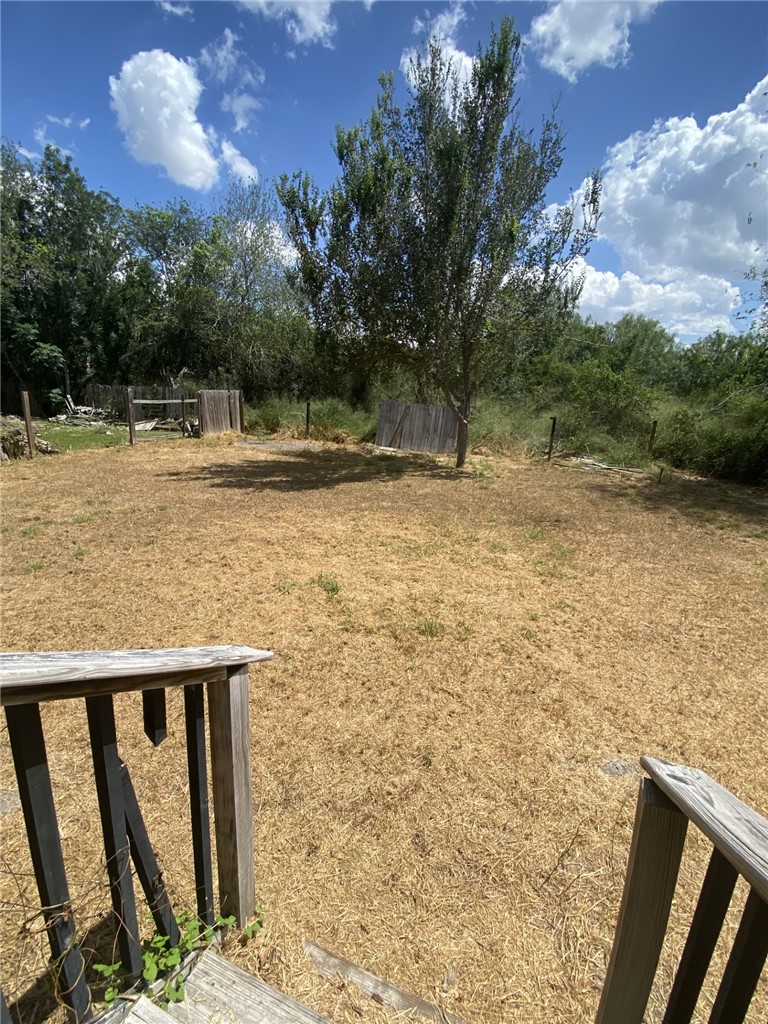 909 Range St Property Photo 16