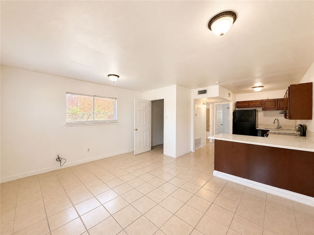 1004 Austin St 5 Property Photo 5