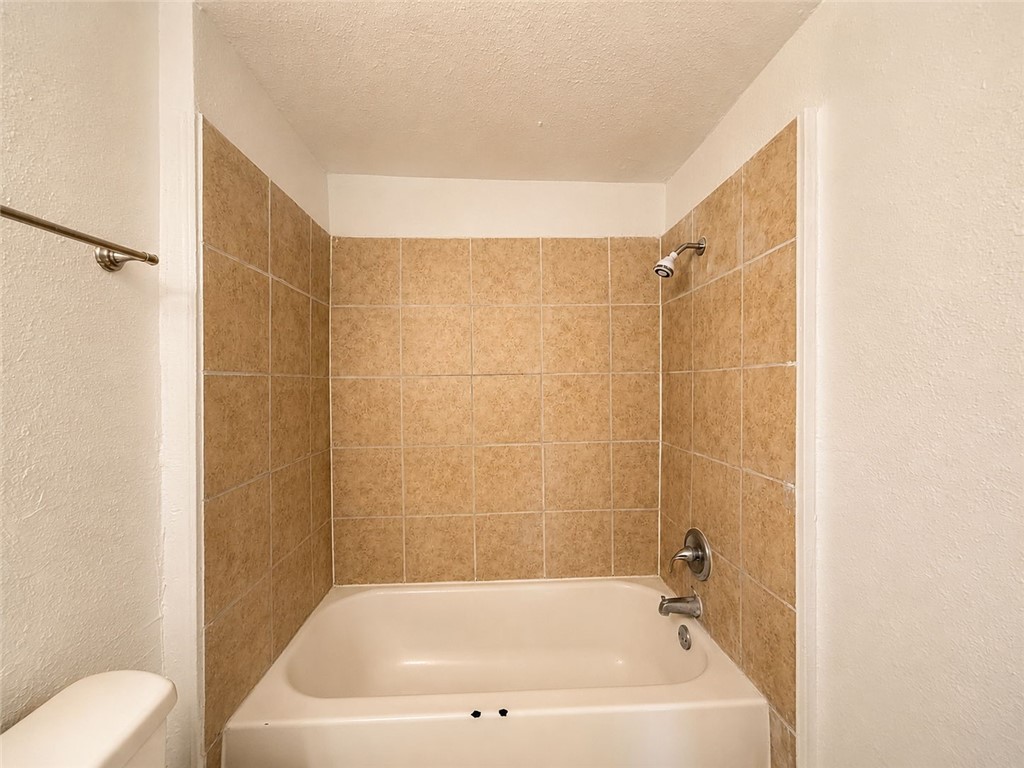 1004 Austin St 5 Property Photo 11