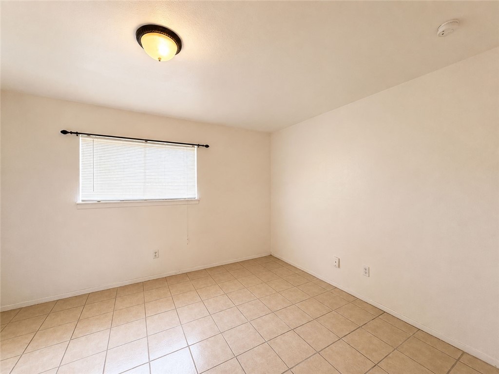 1004 Austin St 5 Property Photo 12