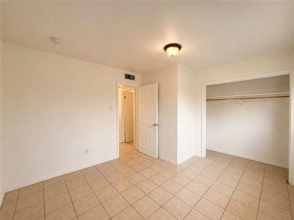 1004 Austin St 5 Property Photo 13