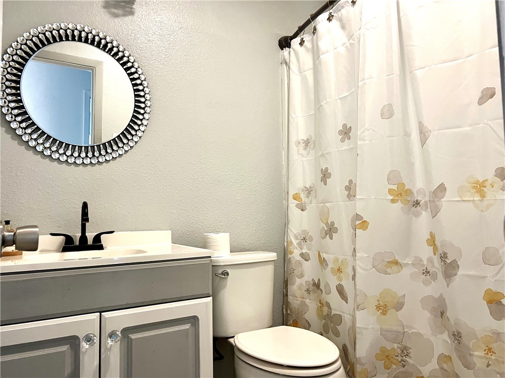 1737 Denver St Property Photo 6
