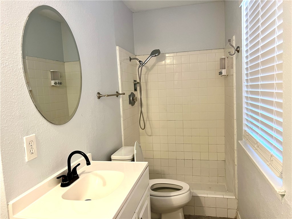 1737 Denver St Property Photo 9