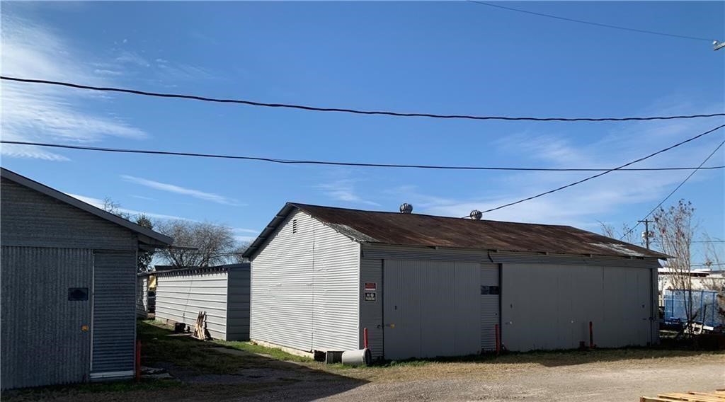 218 E Hoffman Ave Property Photo 3