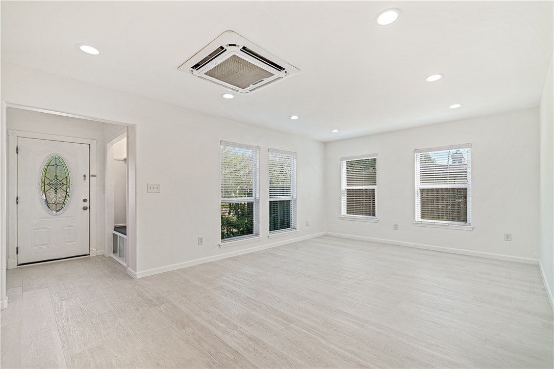 437 Homecrest St Property Photo 4