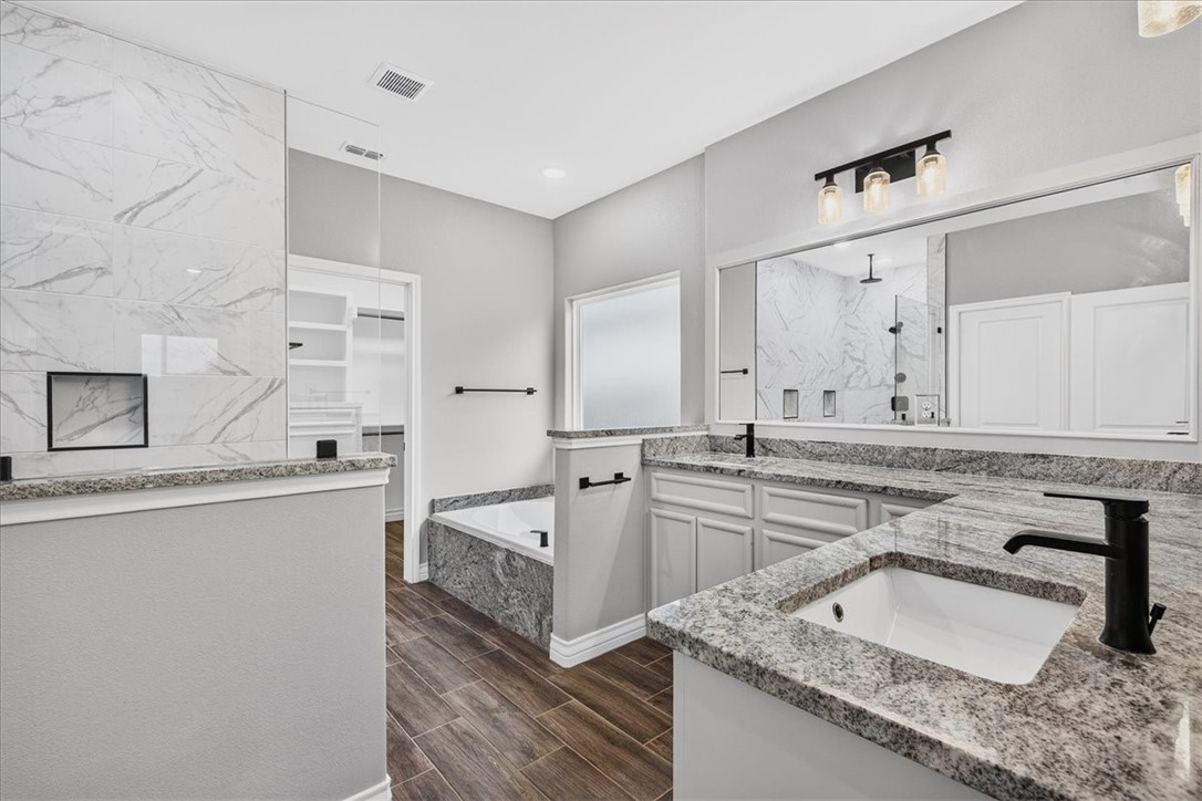 7814 Krypton Dr Property Photo 4