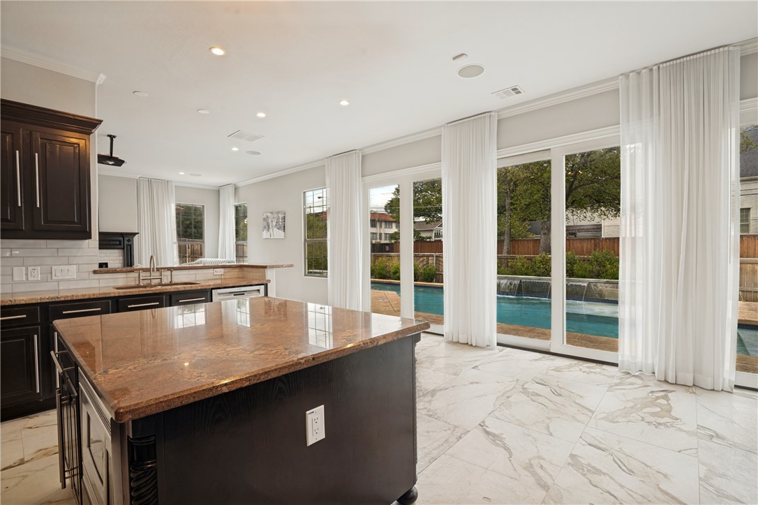 5459 Willis Ave Property Photo 13