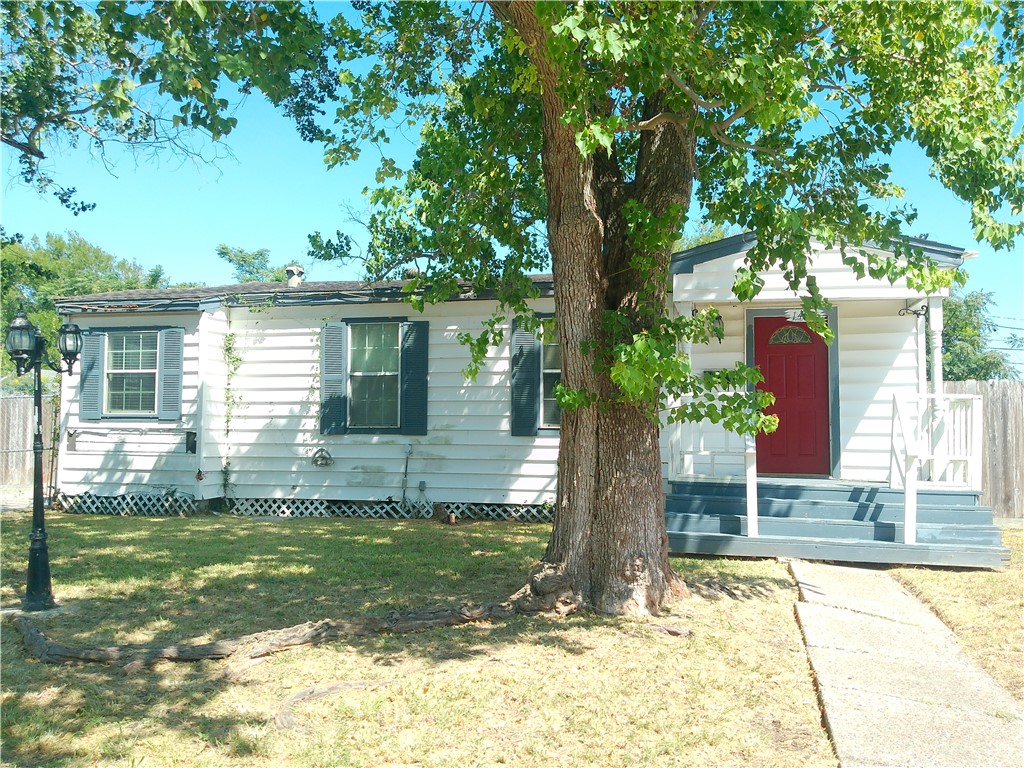 1438 Ormond Dr Property Photo 1