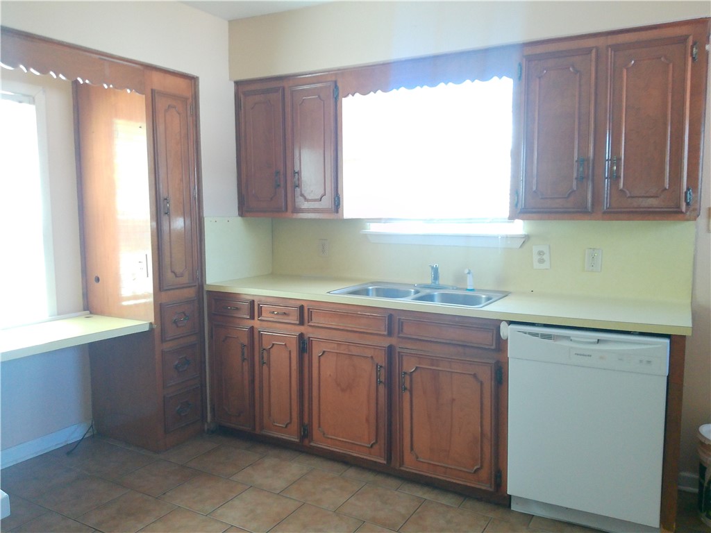 1438 Ormond Dr Property Photo 5