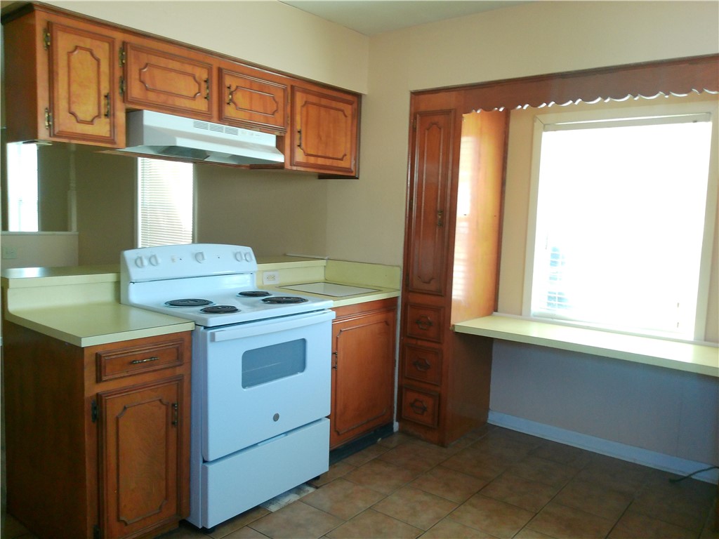 1438 Ormond Dr Property Photo 6