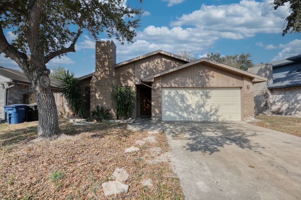 2721 Allencrest Dr Property Photo 2