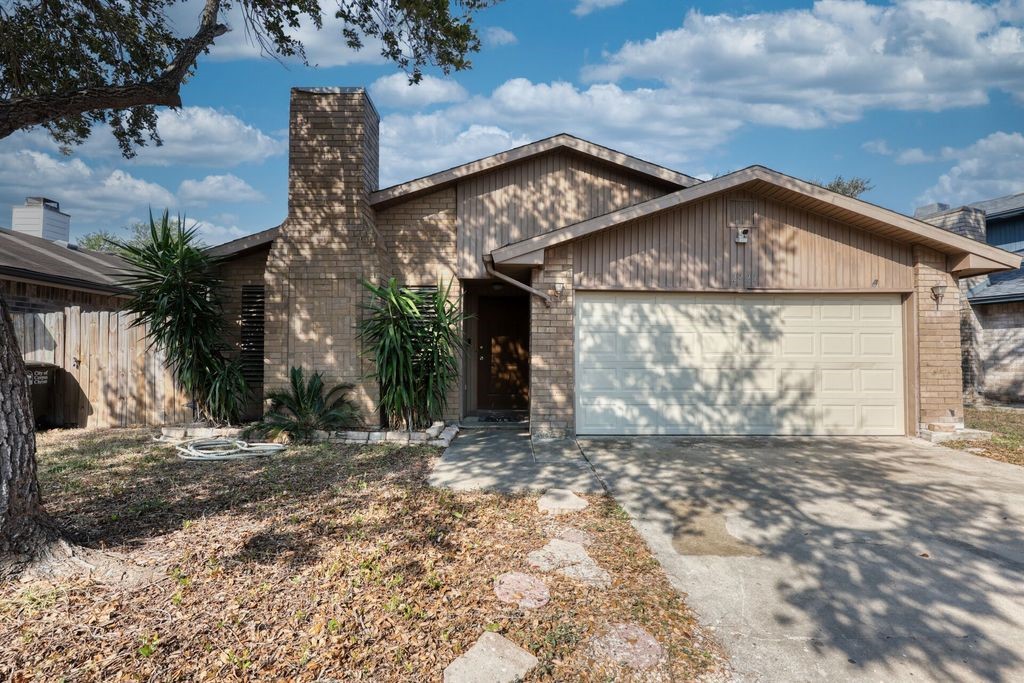 2721 Allencrest Dr Property Photo 3