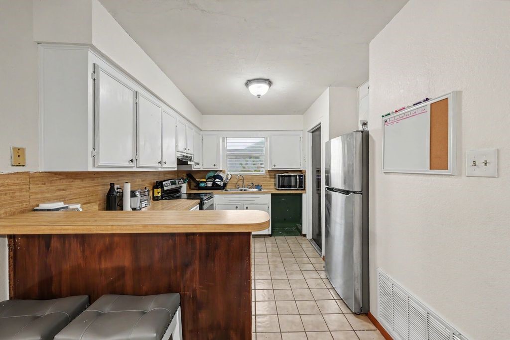 2721 Allencrest Dr Property Photo 5