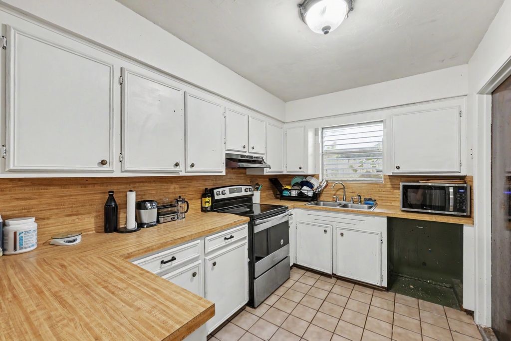 2721 Allencrest Dr Property Photo 6