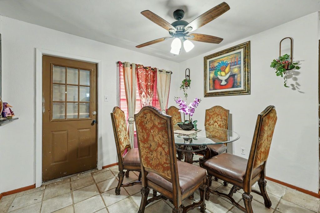 2721 Allencrest Dr Property Photo 7