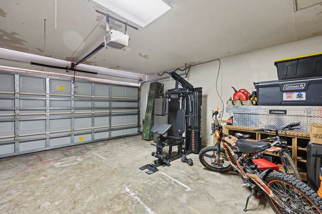 2721 Allencrest Dr Property Photo 24