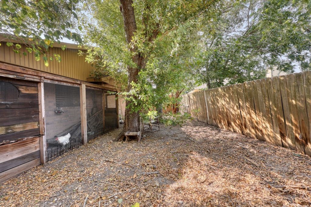 2721 Allencrest Dr Property Photo 25