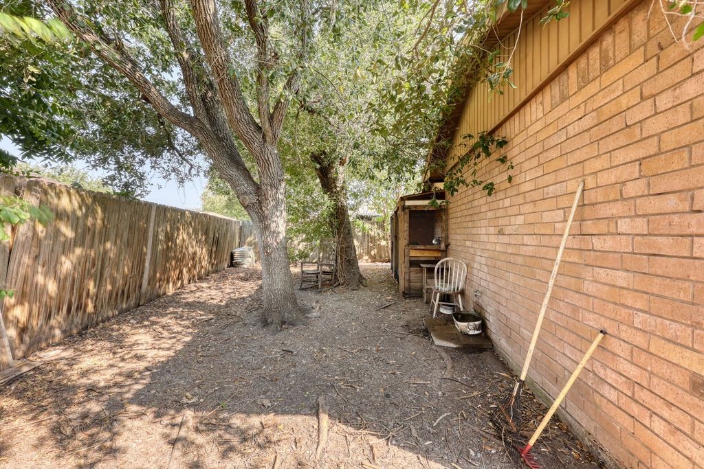 2721 Allencrest Dr Property Photo 26