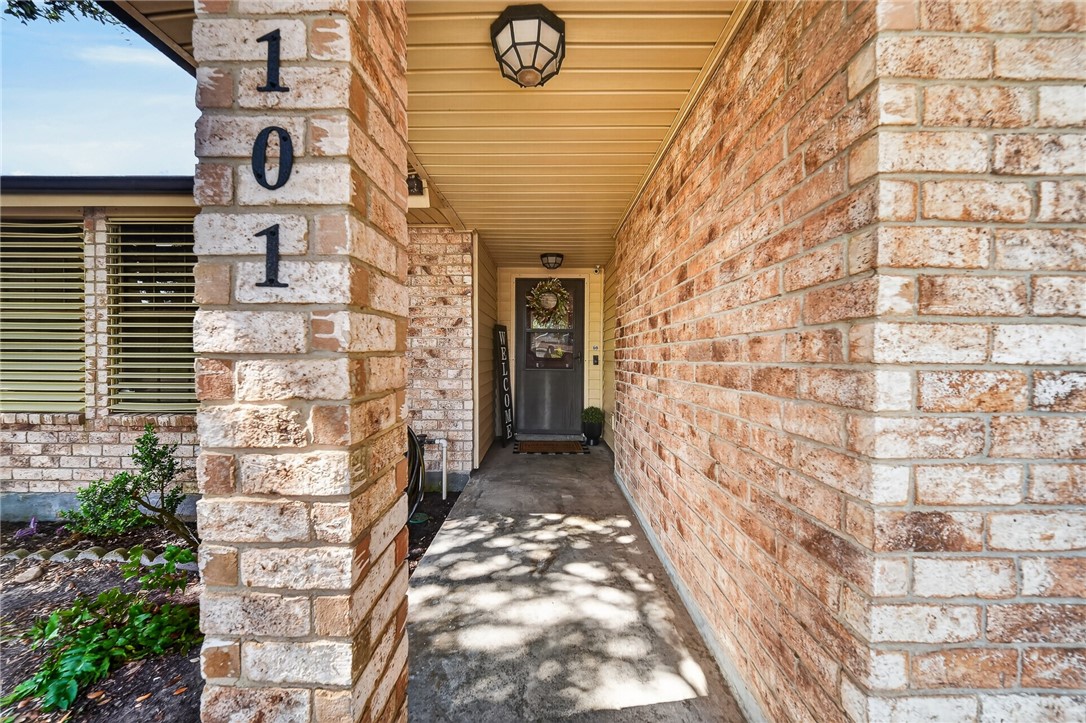 1101 Ontario Dr Property Photo 3