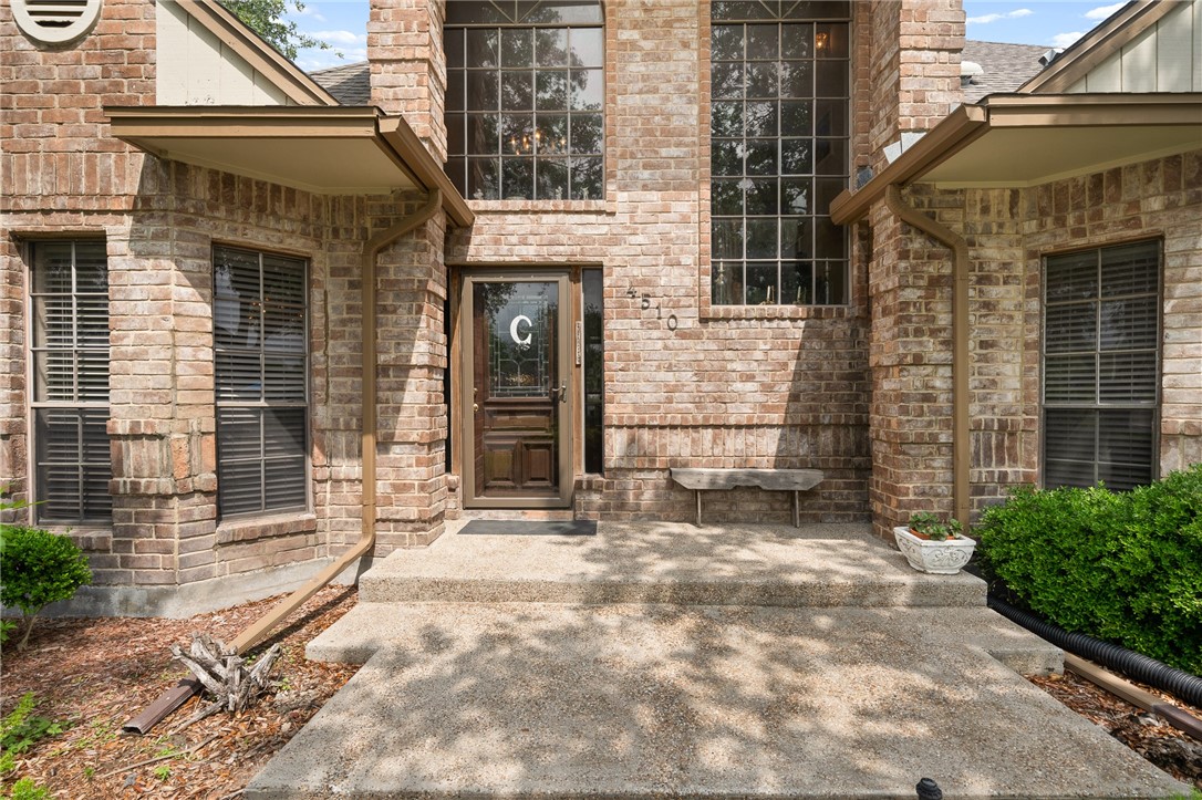 4510 Canyon Lake Cir Property Photo 3