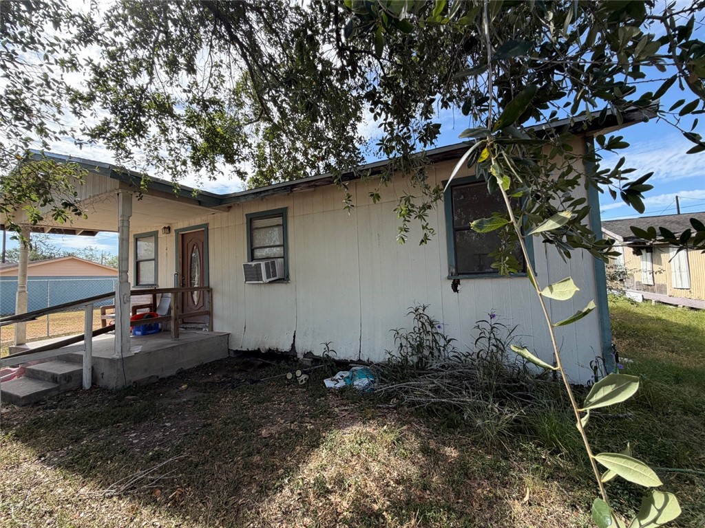 1121 E Avenue A Ave Property Photo 3