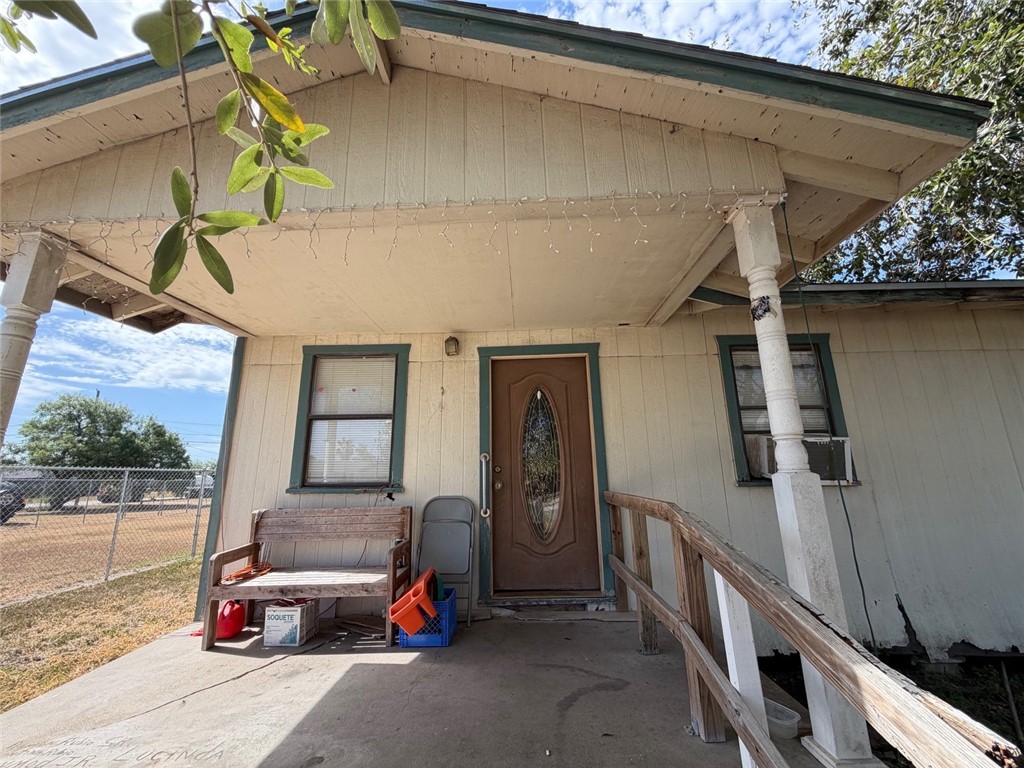 1121 E Avenue A Ave Property Photo 5