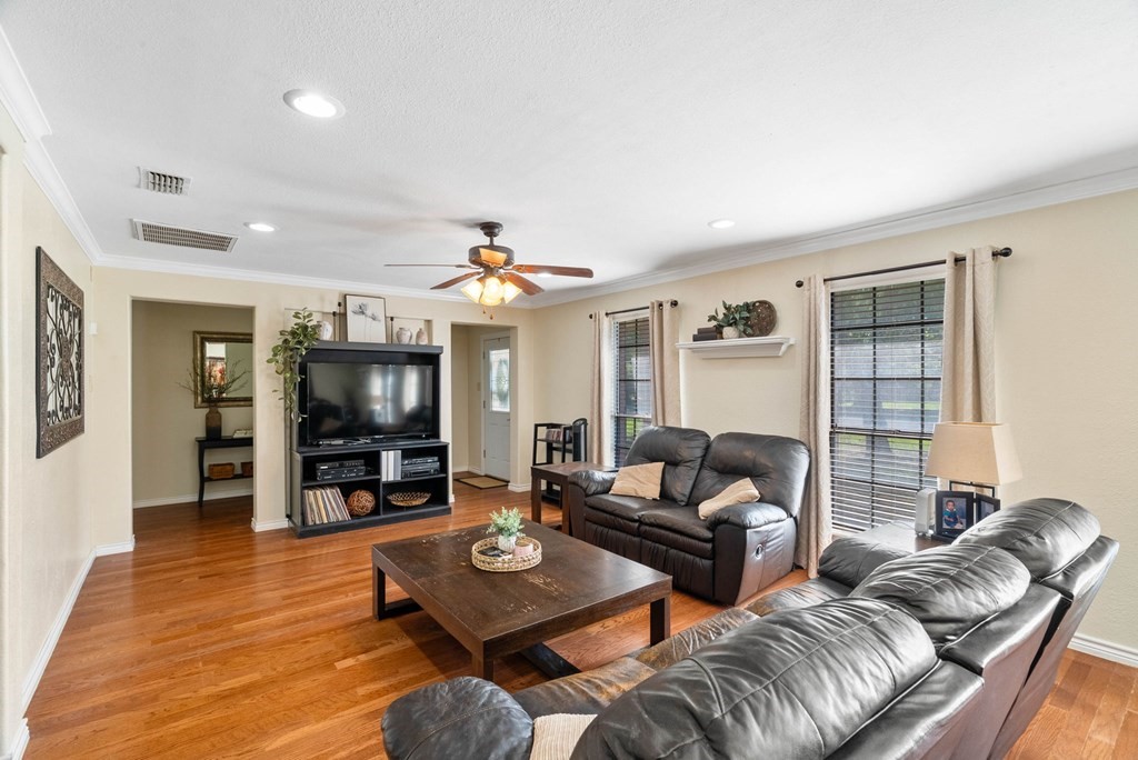 118 Saint Peter Property Photo 8