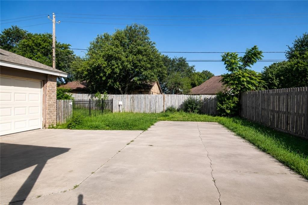 6941 Braesvalley Dr Property Photo 14