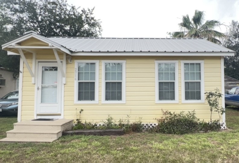 2716 Deer St Property Photo 1