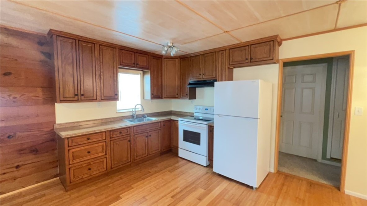 2716 Deer St Property Photo 2
