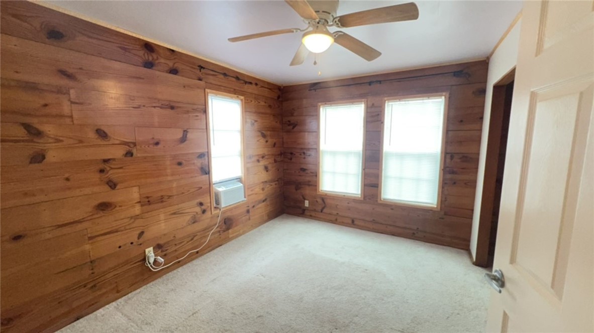 2716 Deer St Property Photo 5
