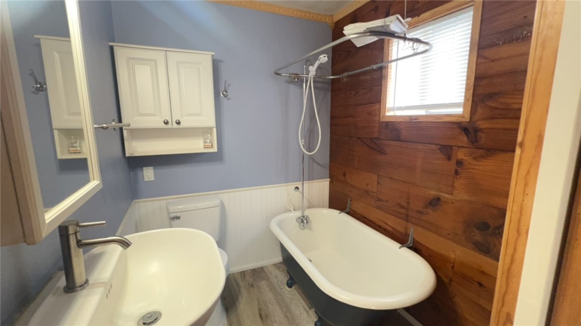 2716 Deer St Property Photo 6