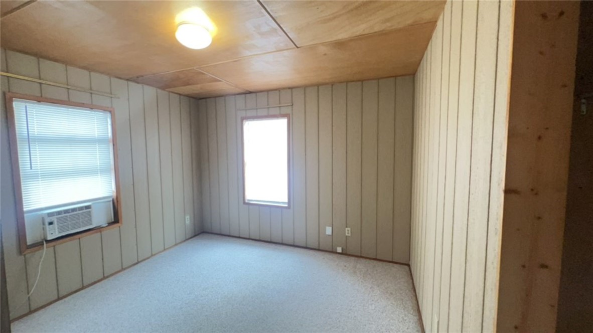 2716 Deer St Property Photo 7