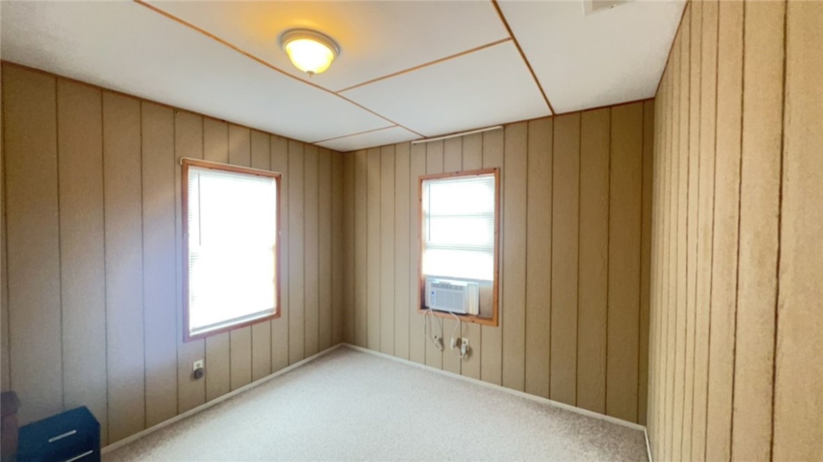 2716 Deer St Property Photo 8