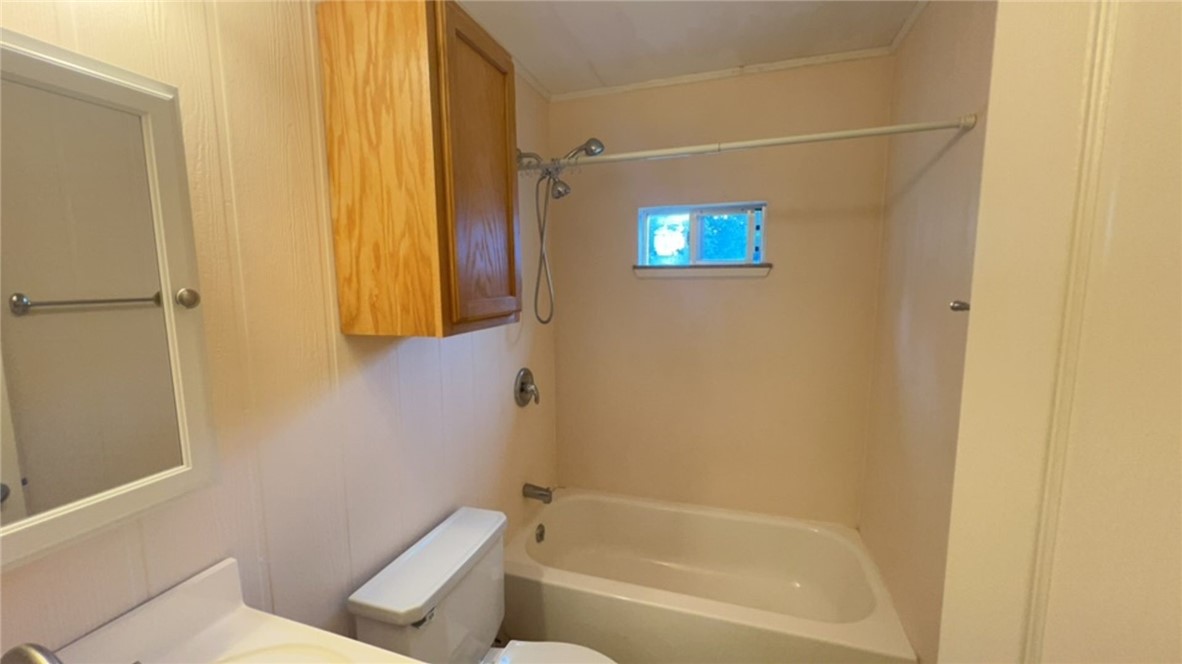 2716 Deer St Property Photo 9