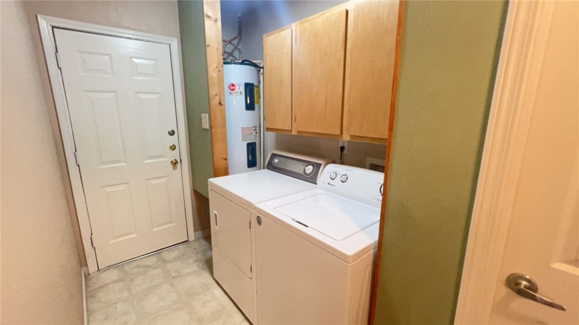 2716 Deer St Property Photo 10
