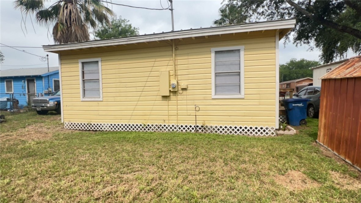 2716 Deer St Property Photo 11