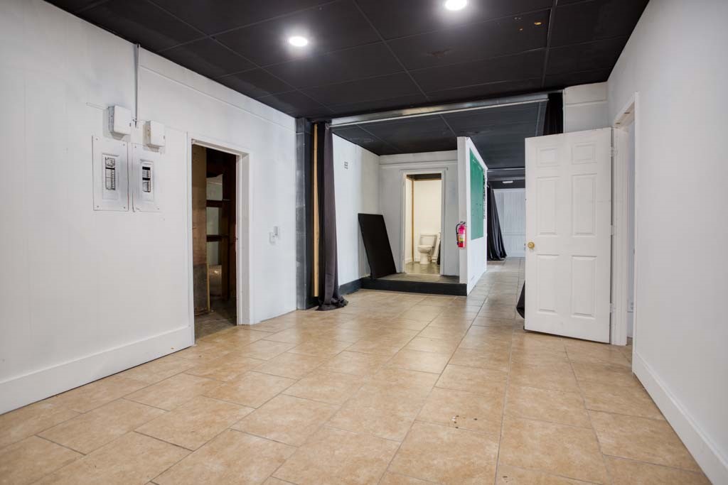 4343 S Alameda Property Photo 7