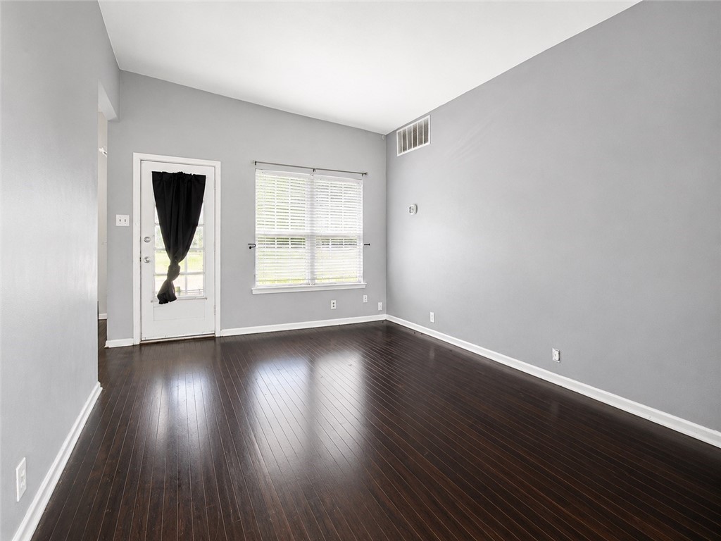 4709 Jarvis St Property Photo 7