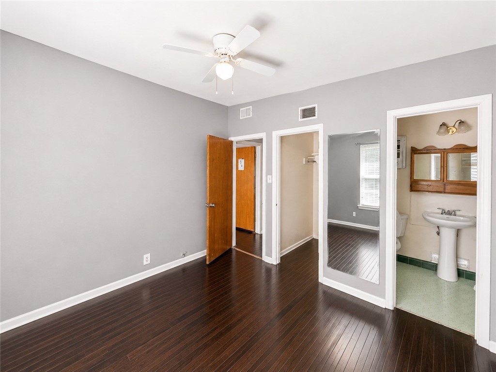 4709 Jarvis St Property Photo 11