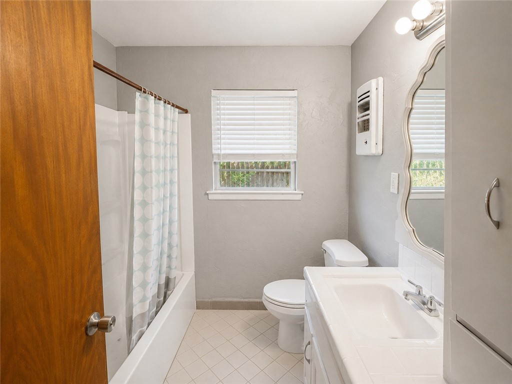 4709 Jarvis St Property Photo 12